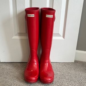 Hunter tall red adjustable rain boots.